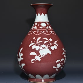 A piece of Ming Xuande glaze red white origami flower and fruit pattern jade pot spring vase