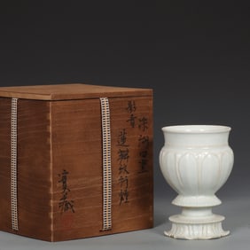 A piece of Song Lake Tian kiln shadow blue lotus petal pattern furnace