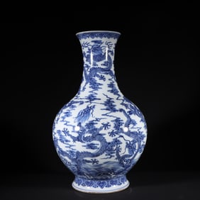 A blue and white nine-dragon vase made in the year of Qianlong in the Qing Dynasty