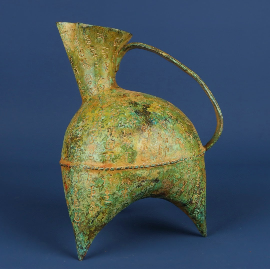 A Han Dynasty bronze inscription He pot (1 of 9)