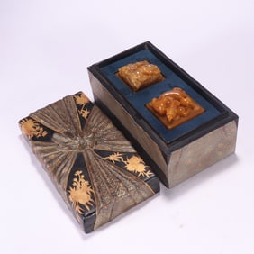 A pair of Qing Dynasty Tian Huangshi dragon button seals