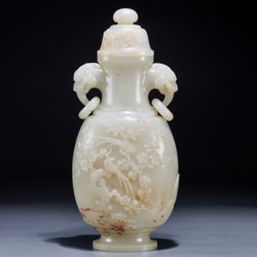 A piece of Hetian jade is happy to be on the eyebrow tip bottle