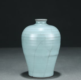A piece of Song Guan kiln string pattern plum vase