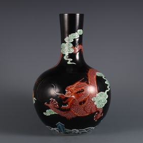 A piece of Qing Yongzheng year ink carved pastel cloud dragon pattern celestial ball bottle