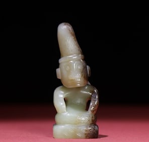 A piece of the Shang and Zhou dynasties ripe pit jade nobles
