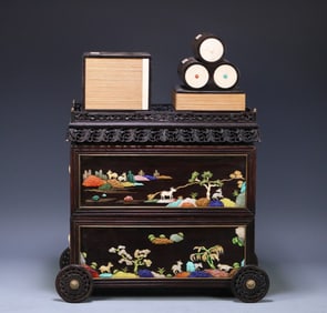 A piece of Qing Qianlong red sandalwood treasure inlay gold dragon pattern incense car storage box