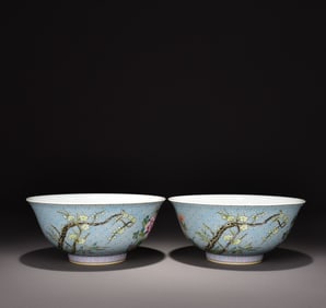 A piece of Qing Kangxi swastika pattern pastel four seasons floral pattern bowl