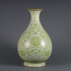 A  piece of the Qing Qianlong year green color passionflower longevity pattern jade pot spring