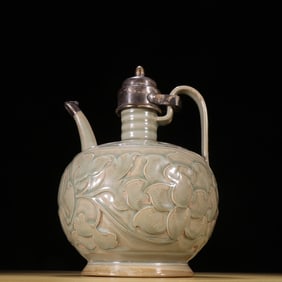 A Song Dynasty Yaozhou kiln flower silver kettle