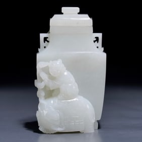 A piece of Hetian jade Taiping has an elephant bottle