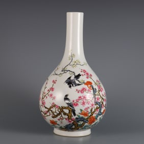 A  piece of Qing Yongzheng year pastel flower and bird pattern inscription poem gall bottle