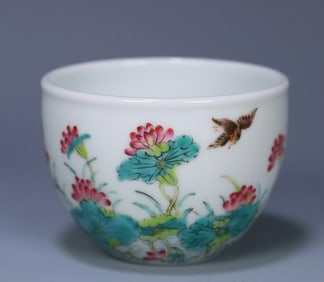 A piece of Qing Qianlong pastel lotus cup