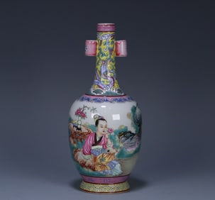A Qing Qianlong enamel character story dragon pattern bottle