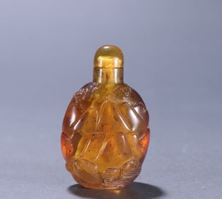 A piece  of Qing Dynasty amber snuff bottle