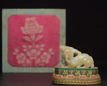 A piece of Hetian jade female beast