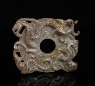 A delicate Hetian jade carved dragon pendant