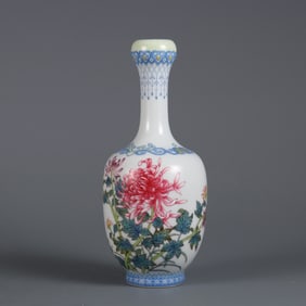 A piece of Qing Yongzheng year enamel chrysanthemum pattern garlic bottle