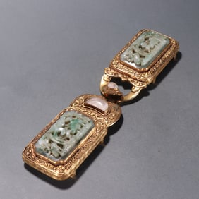 A clear silver-gilt jadeite buckle