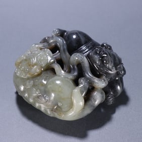 A Qing Dynasty Hetian jade blue and white seed material double lion ornament