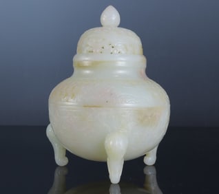 A piece of Hetian jade hollow entwined dragon pattern three-legged furnace