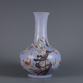 A  piece of the Qing Qianlong year blue ground flower pastel magpie Dengmei appreciation bottle
