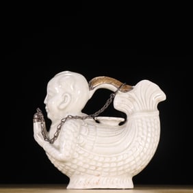 A piece of Dingyao white glaze human head Capricorn-shaped water purification bottle