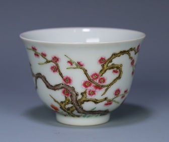 A piece of Qing Yongzheng pastel plum blossom cup