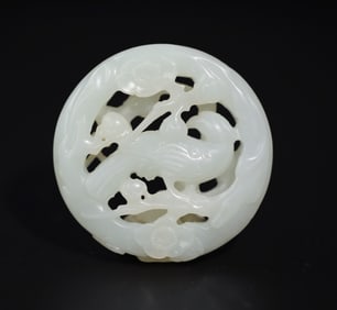 A piece of Hetian jade pendant was overjoyed