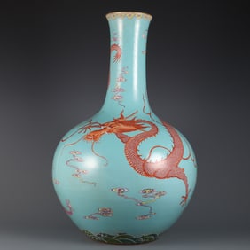 A piece of Qing Qianlong year turquoise green pastel Canglong godson Tianqiu bottle