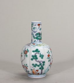 A piece of Qing Yongzheng Doucai flower melon bottle