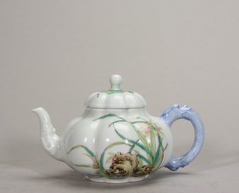 A piece of Qing Yongzheng enamel color flower melon pot