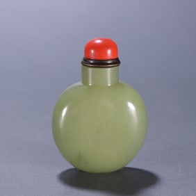 A piece  of Qing Dynasty Hetian topaz snuff bottle