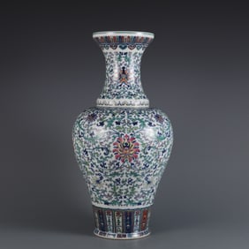 A  piece of the Qianlong year of the Qing Dynasty bucket color entwined branch lotus pattern large