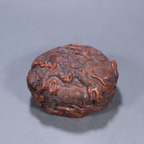 A piece of Qing Dynasty bamboo carved pine leaf pattern lid box