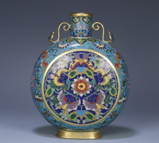 A Qing Qianlong cloisonne butterfly pattern flat pot