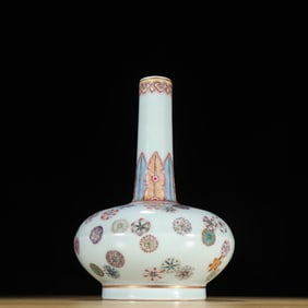 A Qing Dynasty bean green glazed ball flower appreciation vase