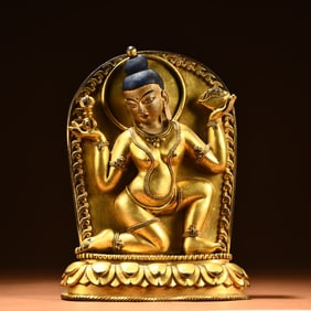A bronze gilt Buddha statue of the Qing Dynasty is rare like this, very beautiful and complete