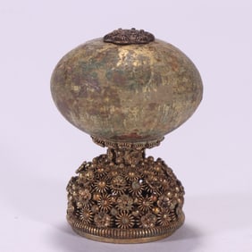 A piece of Qing Dynasty bronze gilt crown