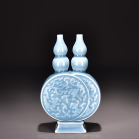 A piece of Qing Qianlong azure glaze carved phoenix pattern acacia bottle