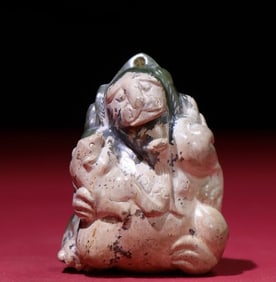 A piece of Han Dynasty Shengkeng Hetian seed material gray skin Qin jade bear piece