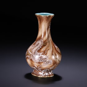 A Qing Qianlong pastel painted gold dragon pattern bottle