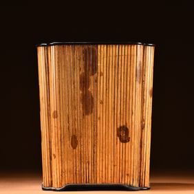 A piece of red sandalwood inlaid with Xiangfei bamboo square pen holder