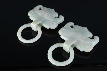 A pair of Hetian jade bowed his head