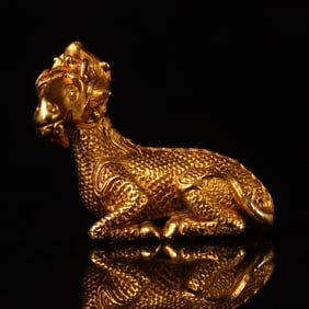 A collection of old pure copper hand-made gilded small beast sheep