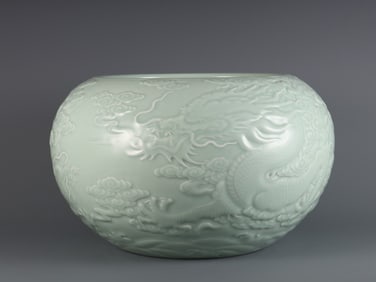 A  piece of the Qing Dynasty Qianlong year bean green glaze carved double dragon pattern large