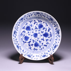 A piece of Qingguan kiln blue and white entwined lotus pattern plate