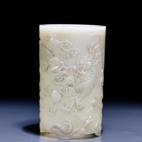 A piece of Hetian jade pen holder