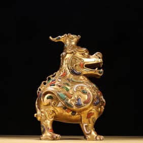 A piece  of Qing Dynasty bronze gilt inlaid gemstone Pixiu
