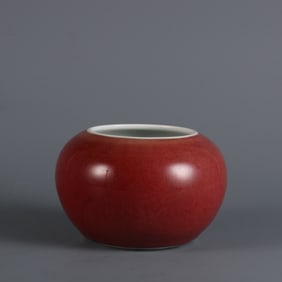 A piece  of cowpea red glaze washed in the Kangxi year of the Qing Dynasty