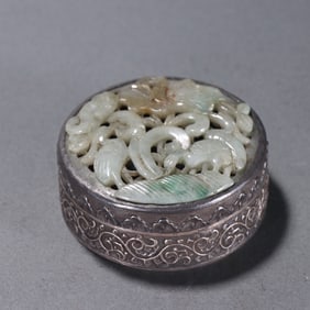 A piece of Qing Dynasty sterling silver inlaid jadeite "all the way Lianke" lid box